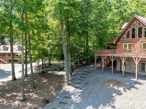 28 Upper Ridge Rd, Black Mountain, NC 28711