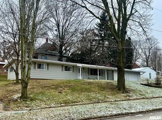 404 W Lincoln Ave, Petersburg, IL 62675