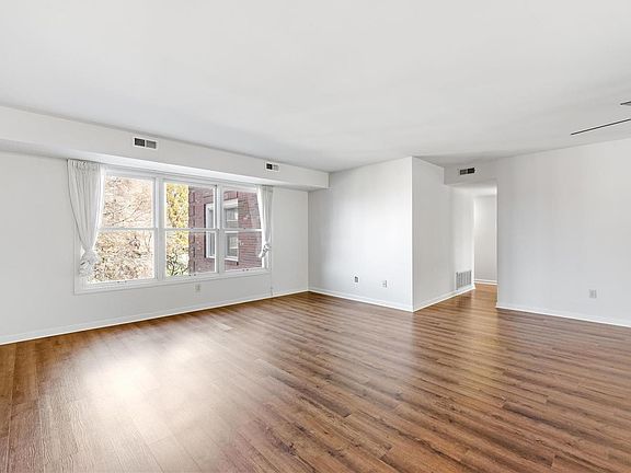 4th image of 526 Sarah Ln APT 33