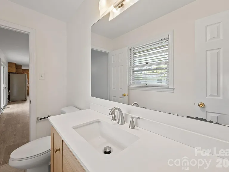 1502 Cloverdale Ln — Photo 16