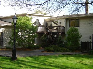 1487 Skylark Ln, Ashwaubenon, WI 54313