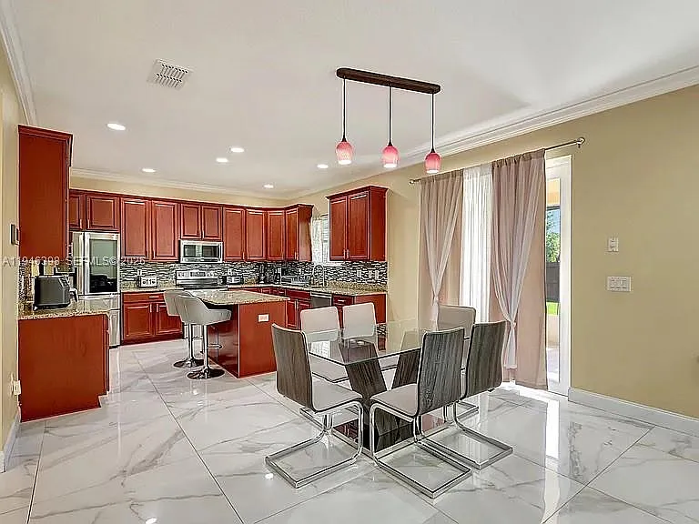 1018 SW Eckard Ave — Photo 14