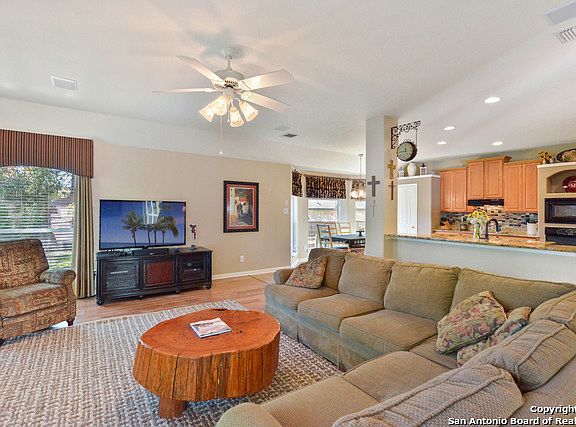 4th image of 9203 Putnam Dr