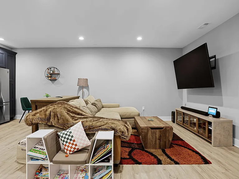 4333 Delmar Blvd — Photo 25
