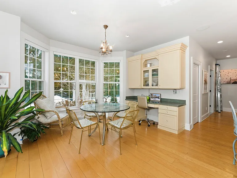4000 Windsor Dr — Photo 8