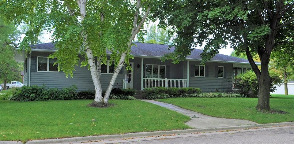 1st image of 103 Elm Ave SW