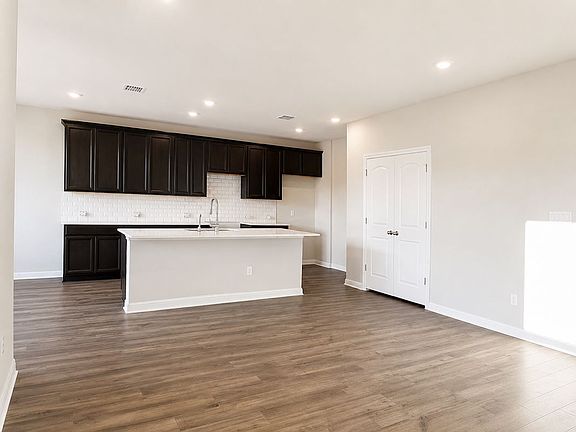 3rd image of 2441 Danbury Ln