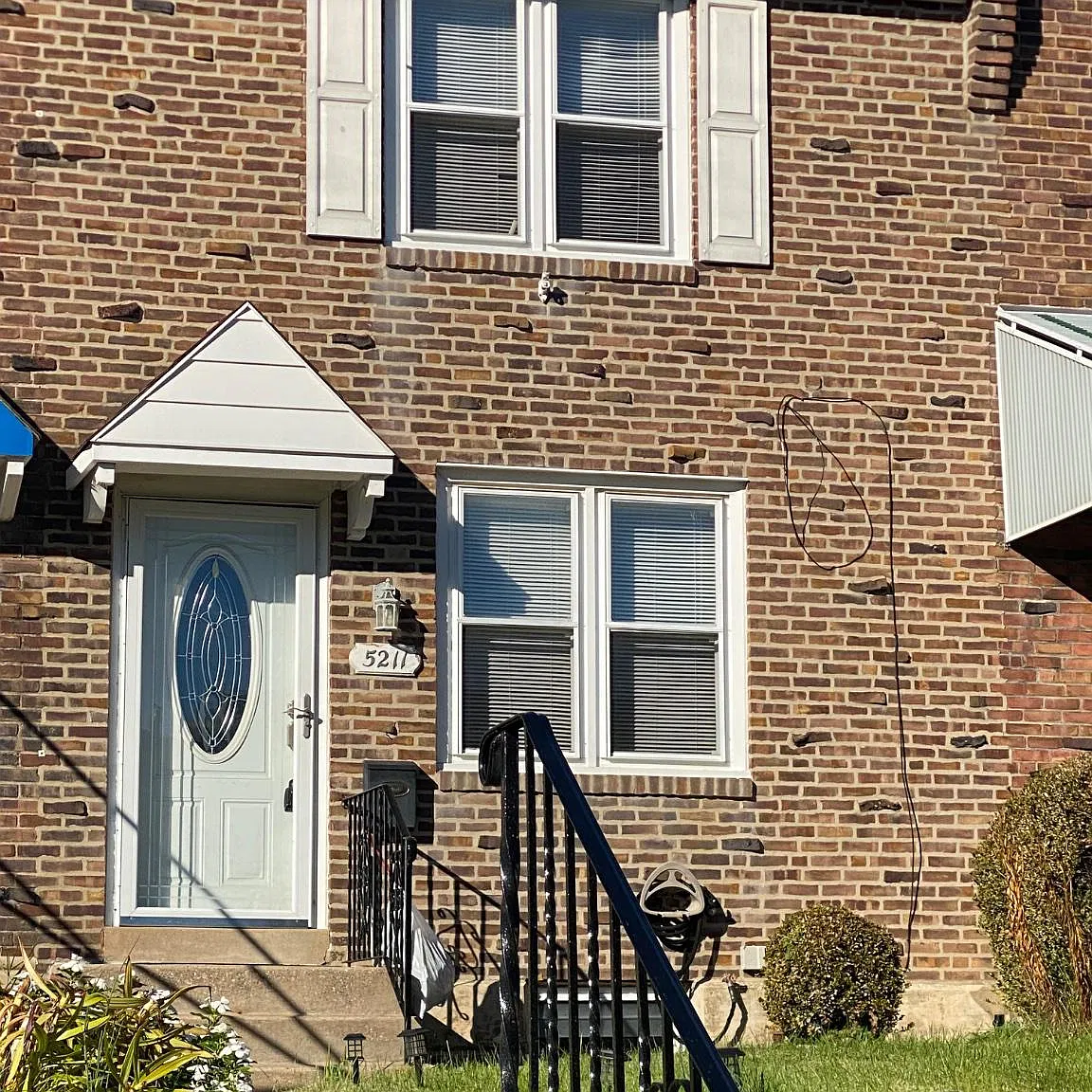 3 bed, 1.0 bath, 1152 sqft, $2,000 — Photo 1
