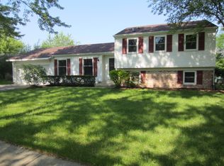 109 Cedarbrook Rd, Naperville, IL 60565