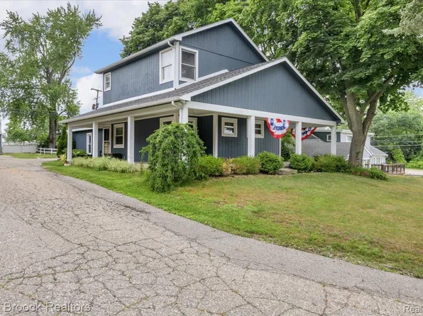 8230 Vandell St, Commerce Township, MI 48382
