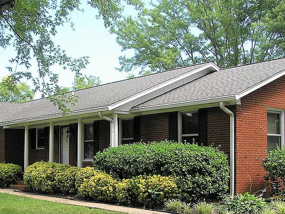 2nd image of 2843 Bradyville Pike
