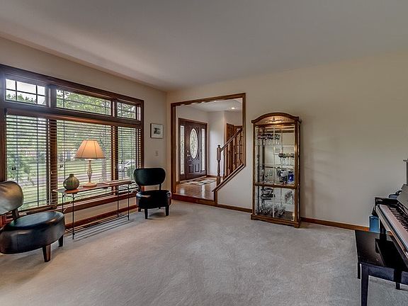 4th image of 813 Flourney Ct