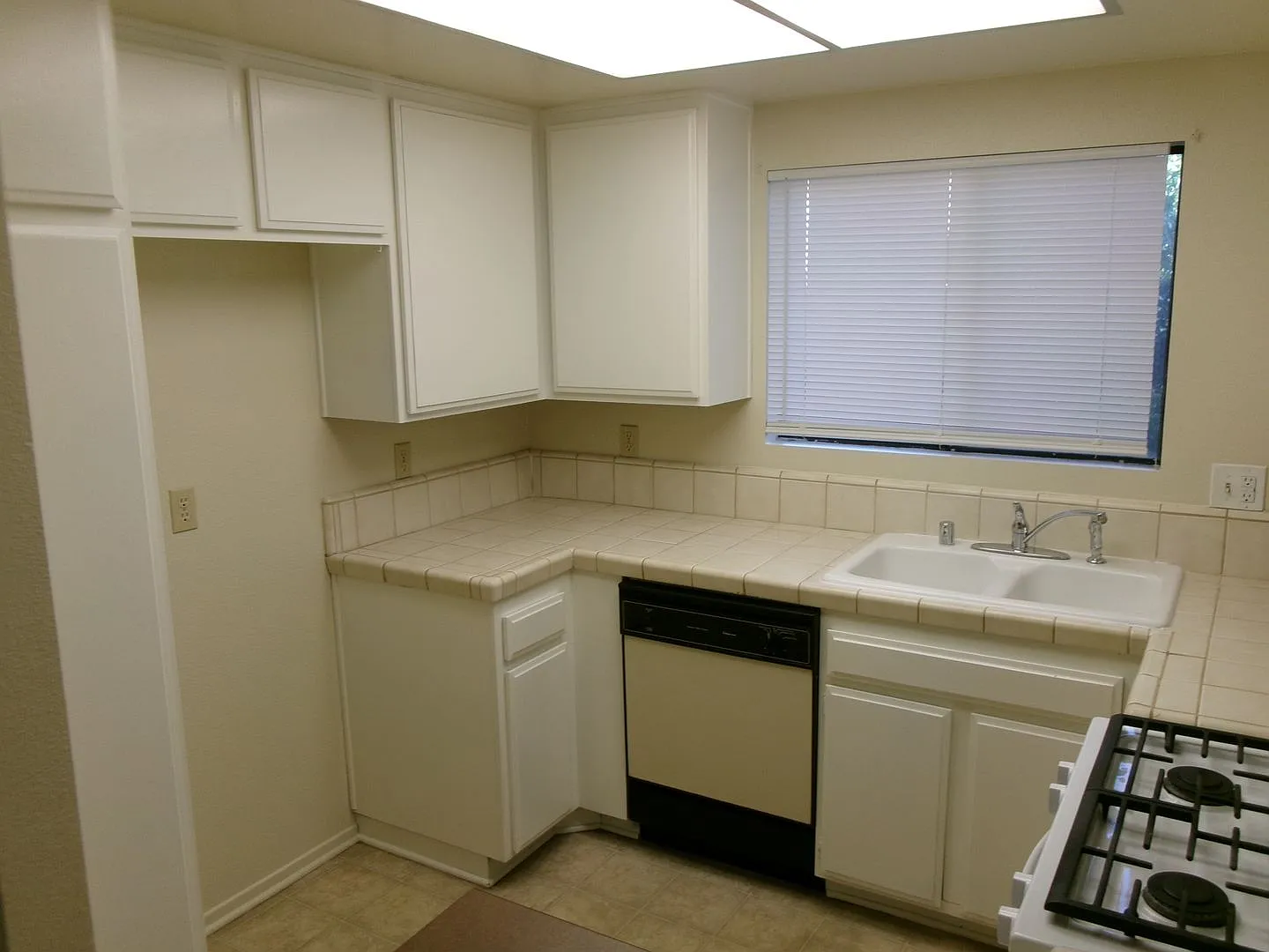 Two Bedroom Condo In Cypress Available--Call Us Today! — Photo 3