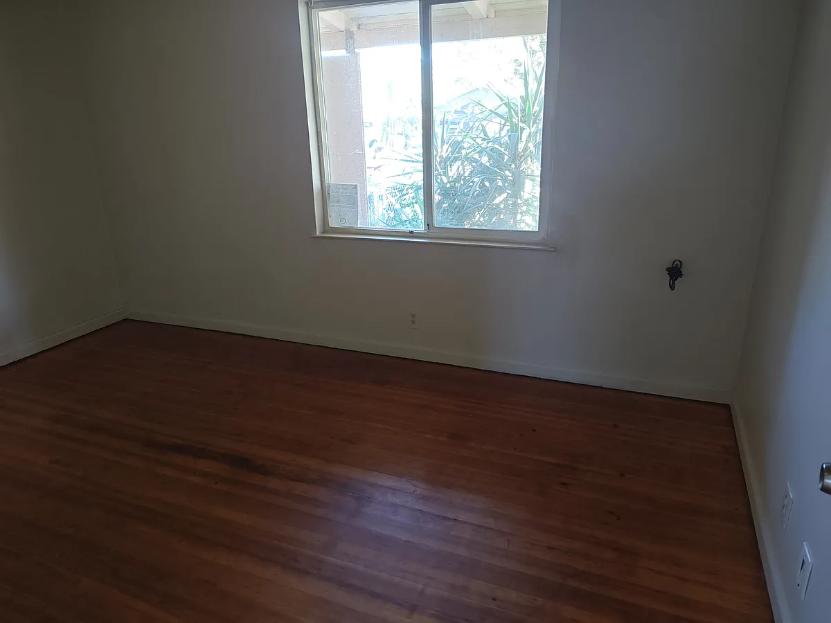 Building Photo - 1010 Middlecoff Ave #1010