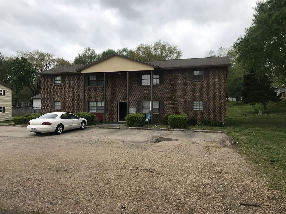 2nd image of 905 N Hickory St