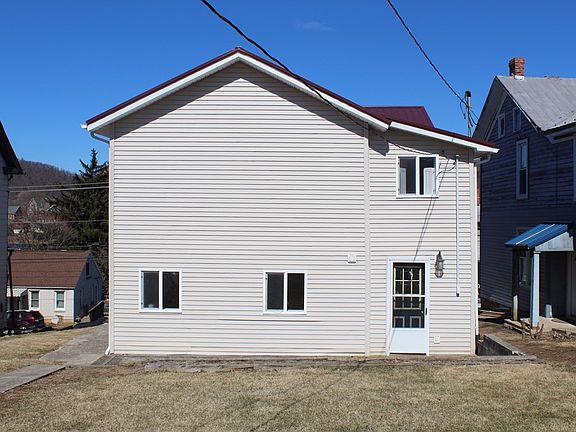 3rd image of 224 E Lamb St