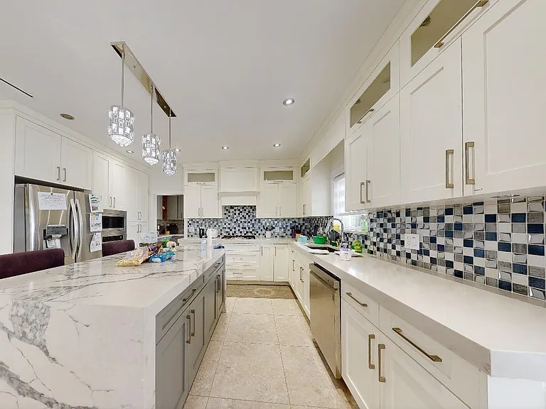 6300 Neville St — Photo 2
