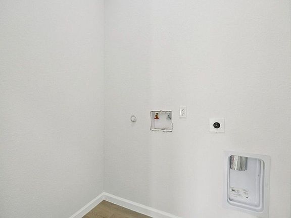 4th image of 422 New Hampshire St