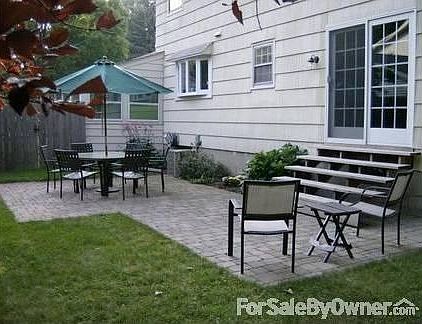 Patio with tumbled brick pavers