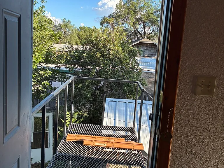 3701 S Van Buren St #UPSTAIRS — Photo 11