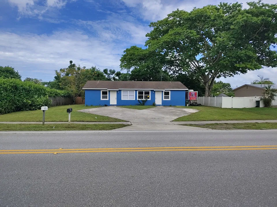 1641 SE Dixie Hwy #1643