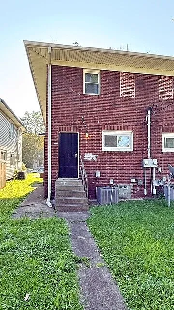 3 bed, 2.0 bath, 1800 sqft, $1,225 — Photo 2