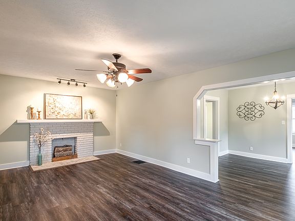 3rd image of 402 Wiltshire Blvd