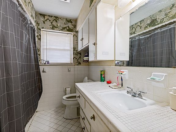 5th image of 8211 Lullwater Dr