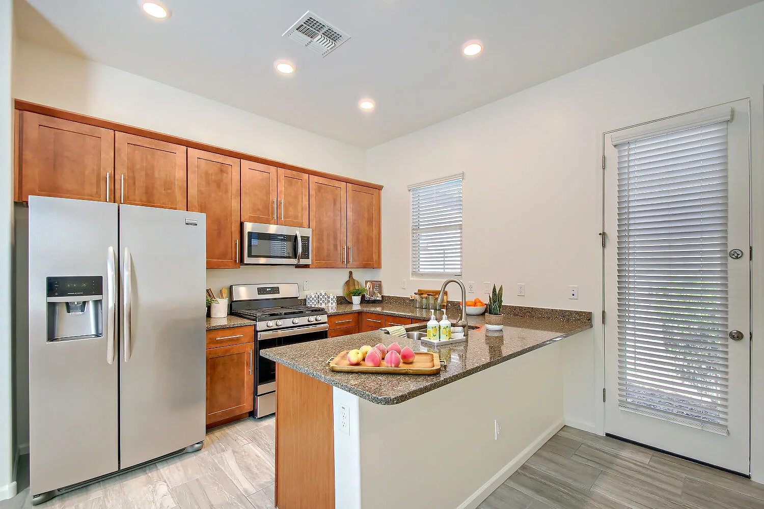 1 bed, 706 sqft, $1,550 — Photo 3