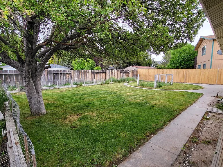 1537 Pullman Dr — Photo 11