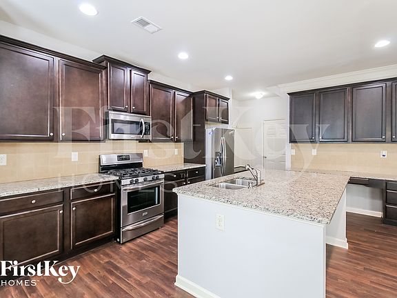 4th image of 861 Sonoma Dr