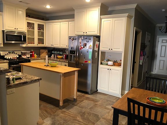 3rd image of 613 Ambrose Dr