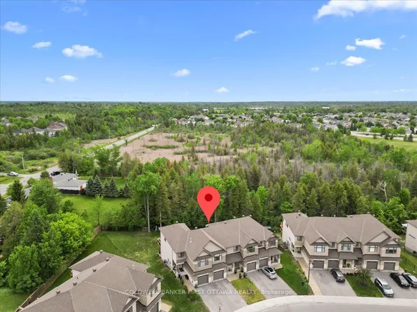 52 Porter St, Ottawa, ON K2S 2L9