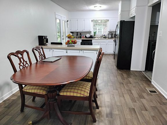 5th image of 2494 Ball Park Dr