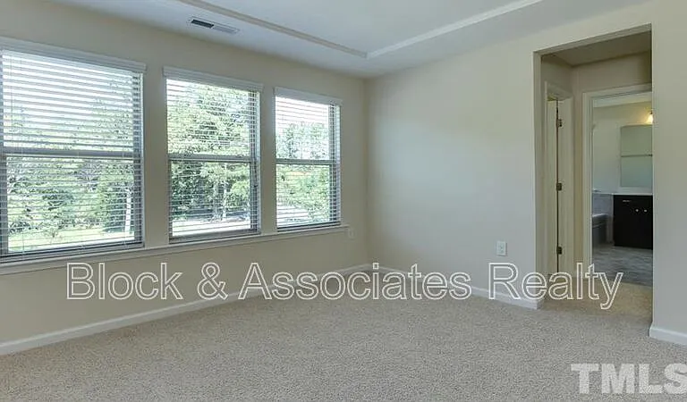 213 Begen St — Photo 17