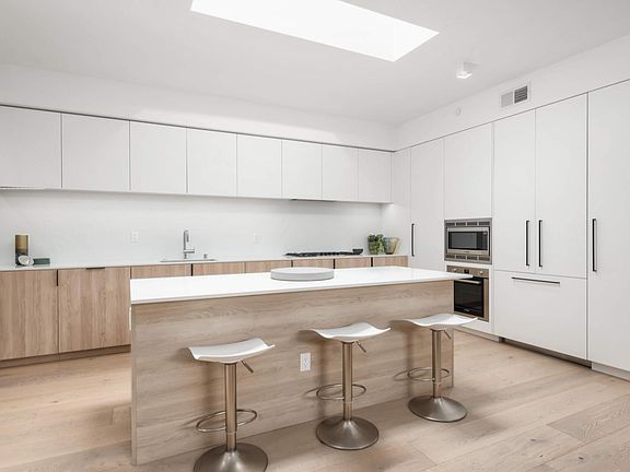 3rd image of 1188 Valencia St #3