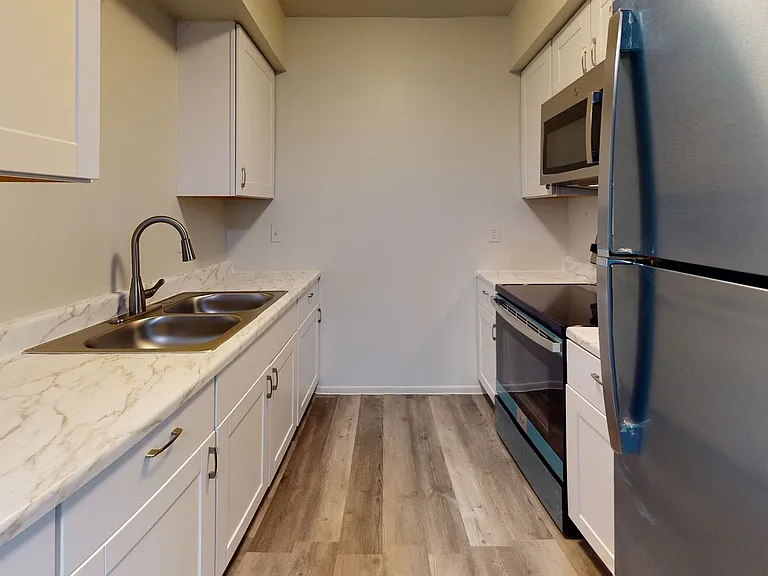 Golden Key Apartments — Photo 21