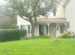 523 Lowell Dr, South Elgin, IL 60177