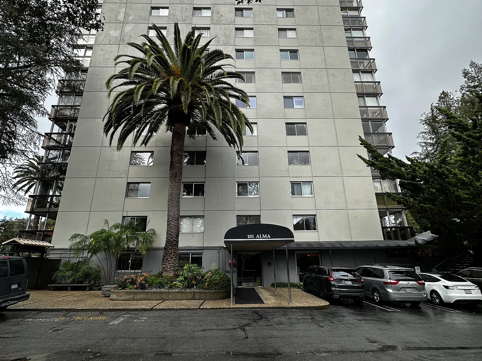 1 bed, 913 sqft, $4,250 — Photo 1