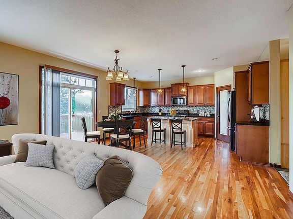 5th image of 3185 Arden Dr