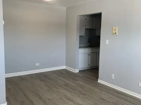 390 Executive Dr, Carol Stream, IL