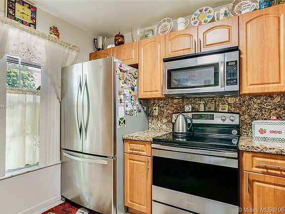 3rd image of 9521 W Elm Ln