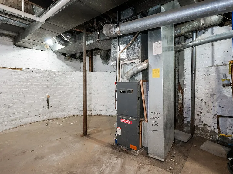 1242077_029_basement_13452584.jpg