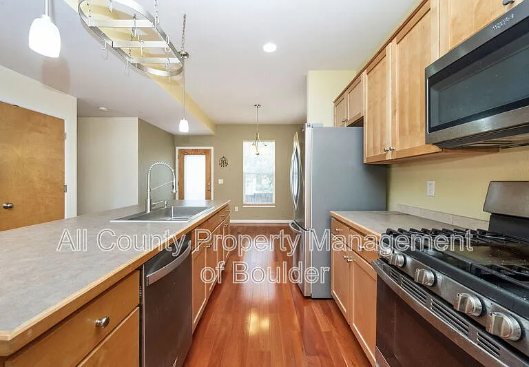 1345 Yellow Pine Ave — Photo 7