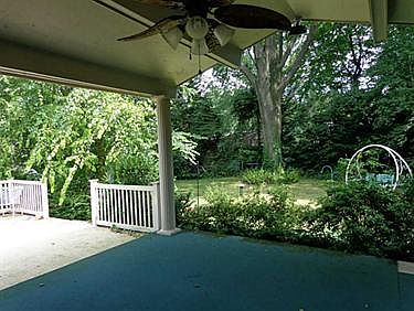 3rd image of 820 Lillian Dr