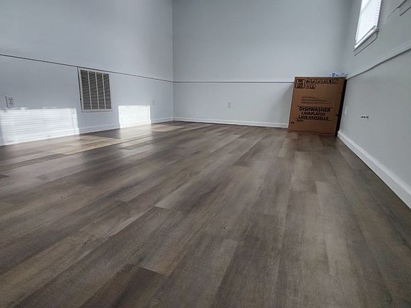 2nd image of 401 Duke St #11