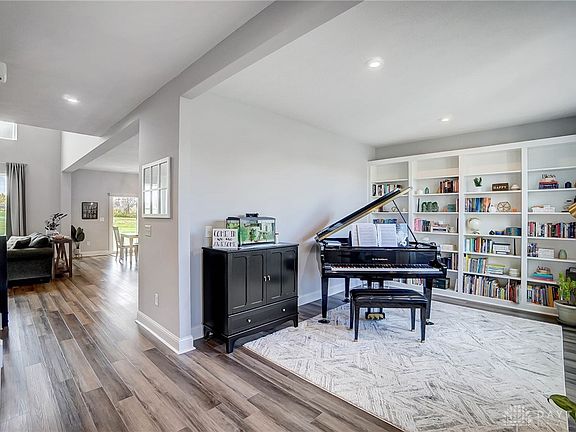 4th image of 1164 Golf Club Dr