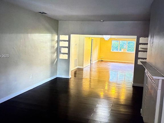 4th image of 1339 Flamingo Way #1