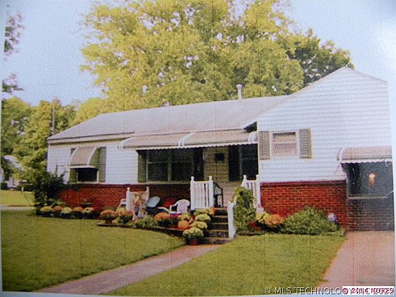 5th image of 318 S 93rd East Ave