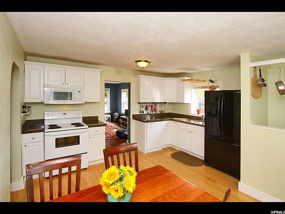 2nd image of 220 E Vidas Ave